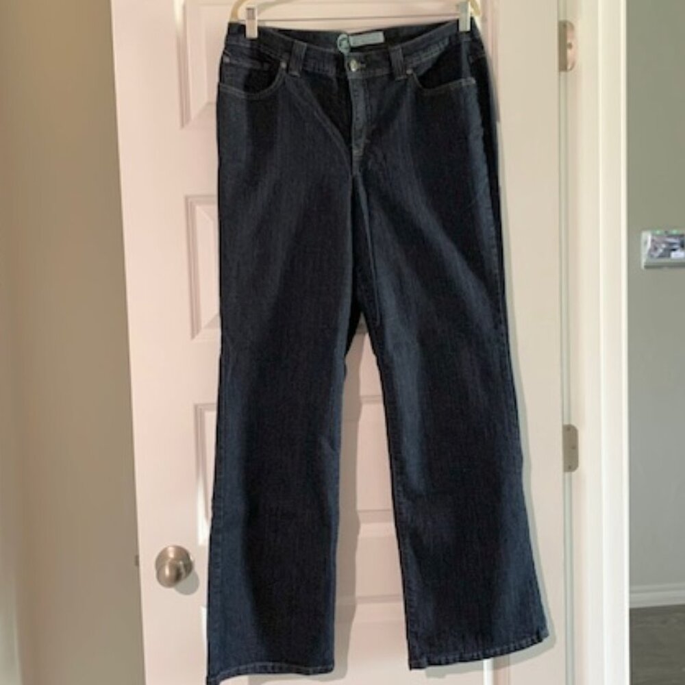 NWOT - Charter Club Curvy Bootcut Jeans 14W